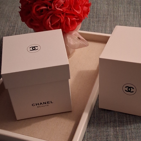 Chanel Gold Snow Globe 2025 with Gift Box WAS / GWP - Picture 6 of 7